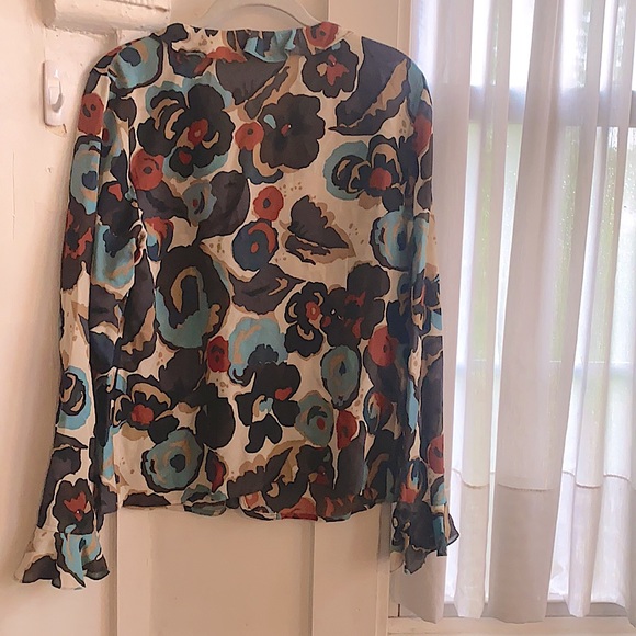 i.e. petite 100% Silk V-Neck Ruffled Floral Blouse - Picture 10 of 11